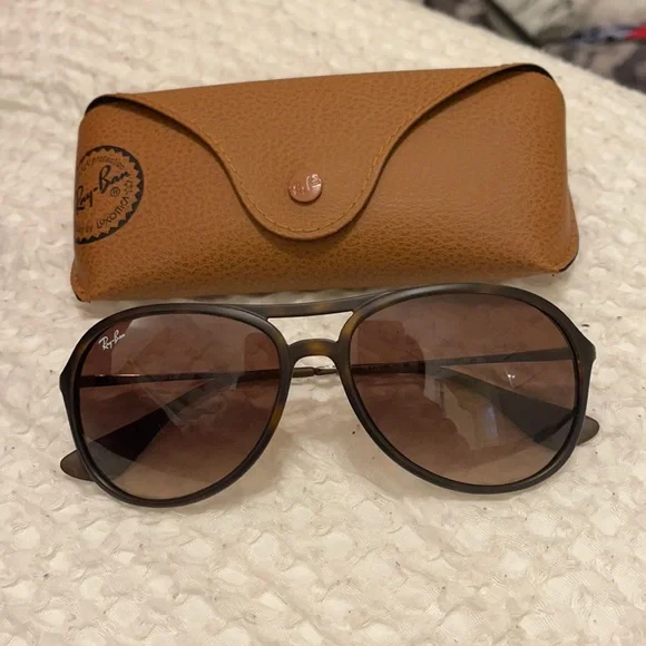 Ray-Ban | Accessories | Ray Ban Sunglasses Worn Once | Poshmark display picture 3